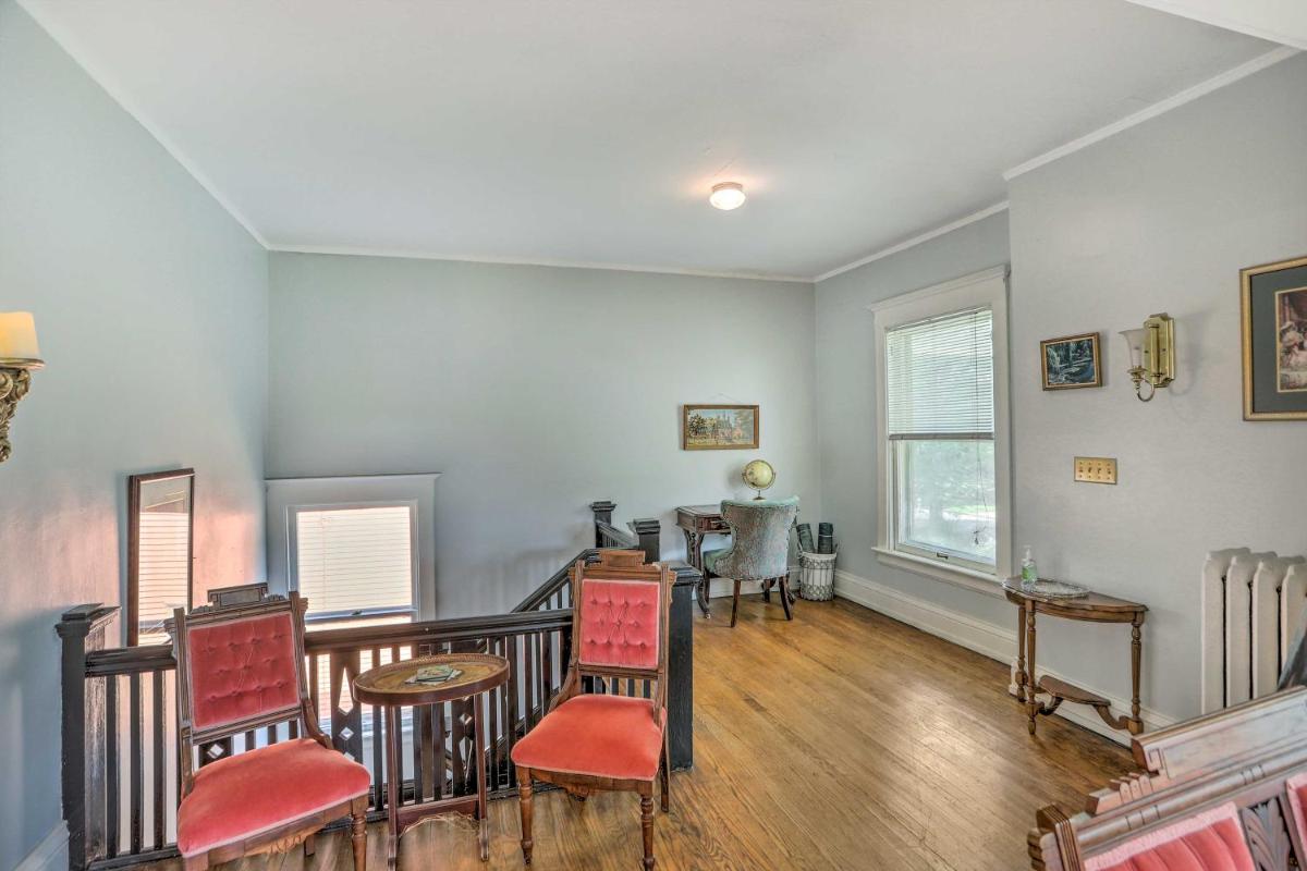 Historic Regal Retreat about 2 Mi to Dtwn Toledo! - Housity