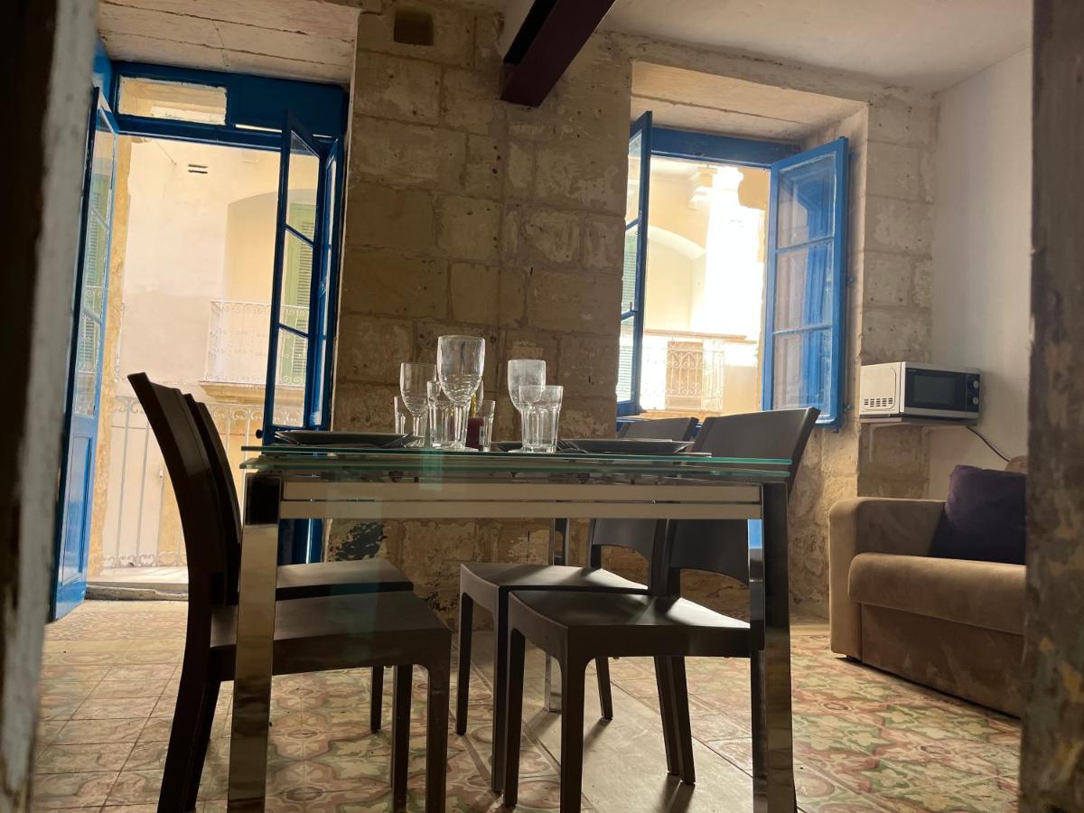 Traditional Townhouse In The Hearth Of Valletta - Housity