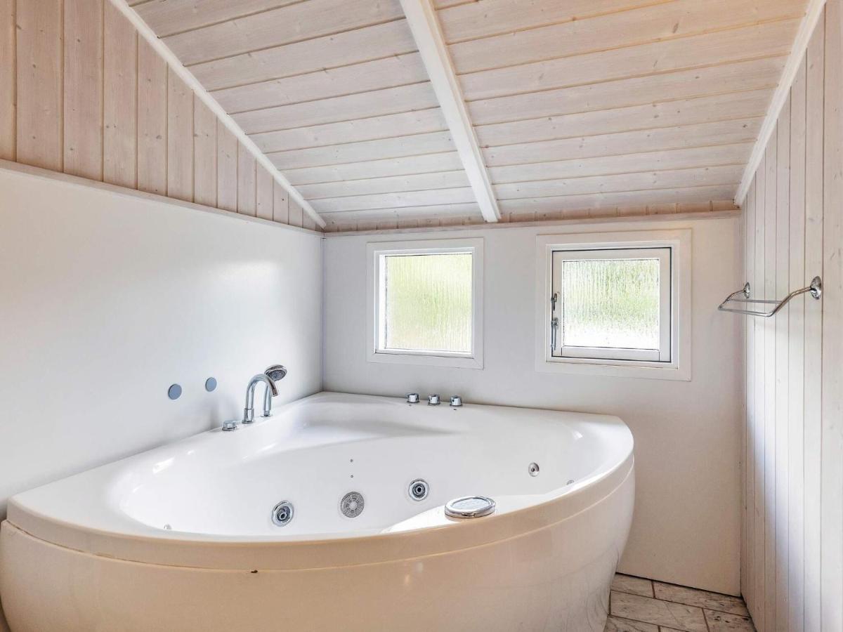 8 person holiday home in Faxe Ladeplads - Housity