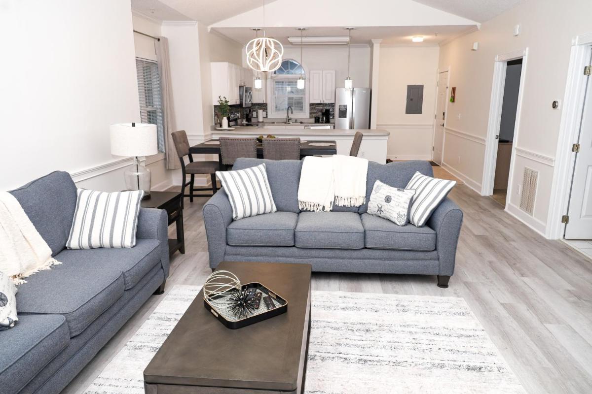 Stunning Condo on Golf Course Near Broadway at the Beach - Housity