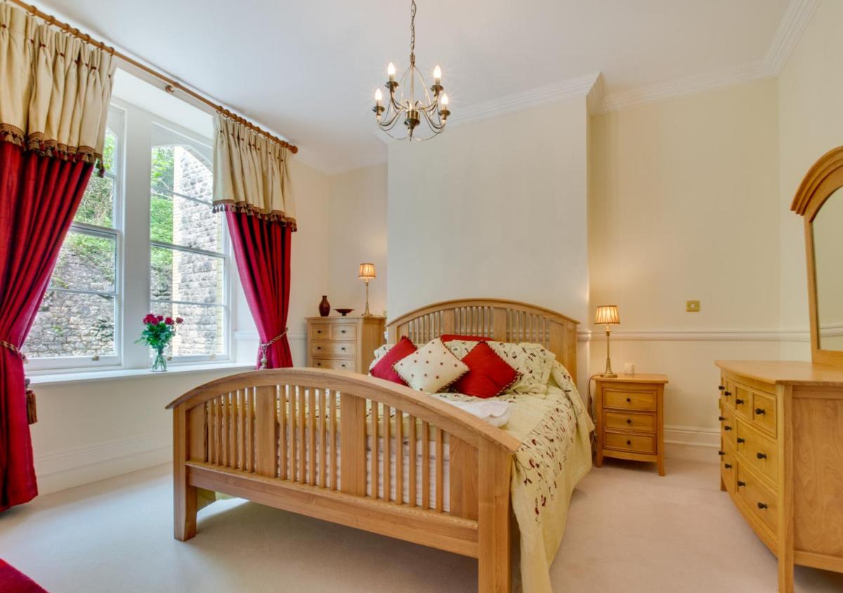 352 Langland Bay Manor - Housity