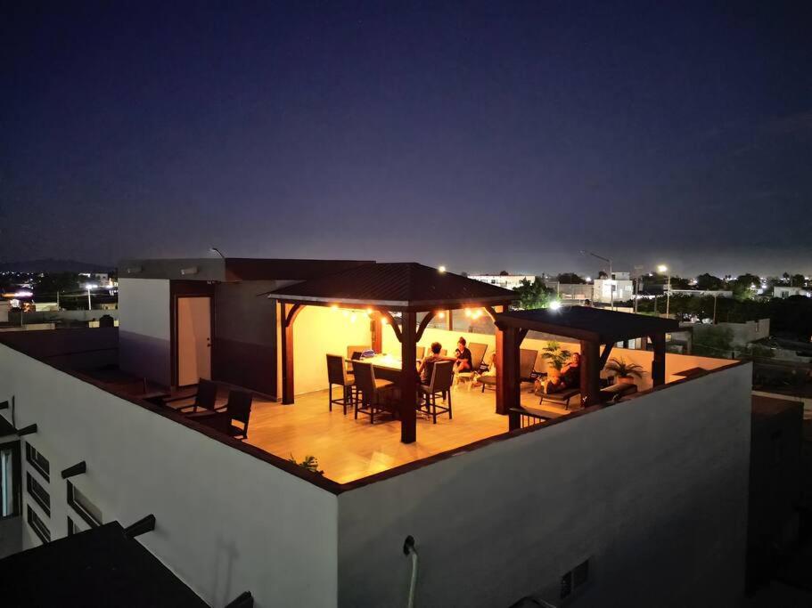 Luxury 3 Story Vacation Rental! - Housity