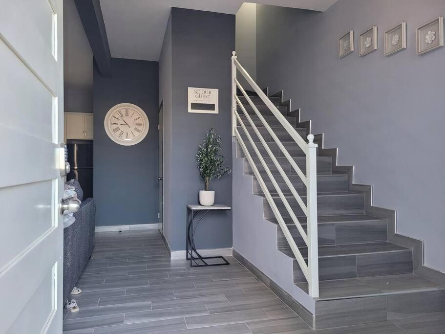 Luxury 3 Story Vacation Rental! - Housity