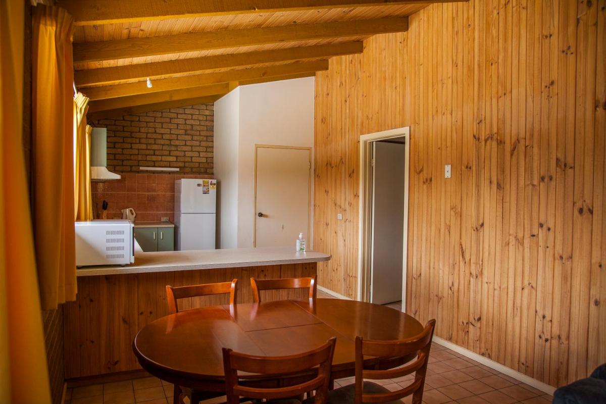 Cherry Lane Apartments Bright