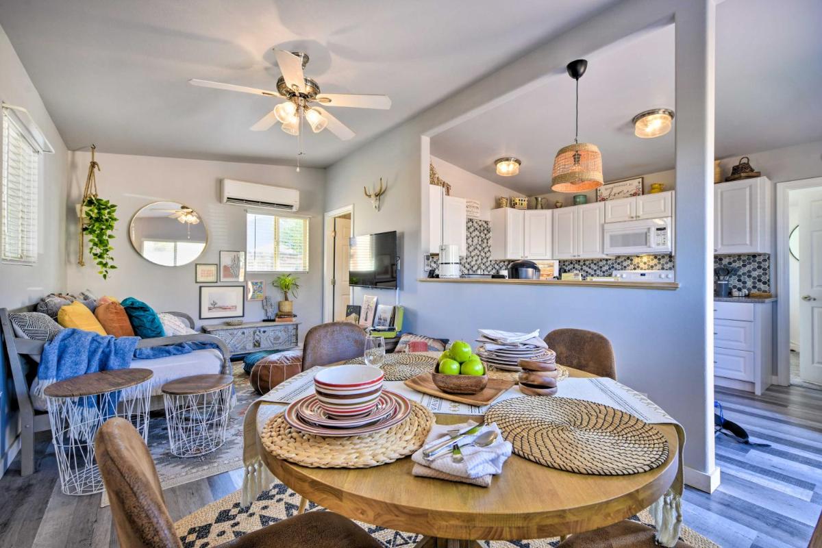 Charming Desert Cottage 11 Mi to Joshua Tree - Housity