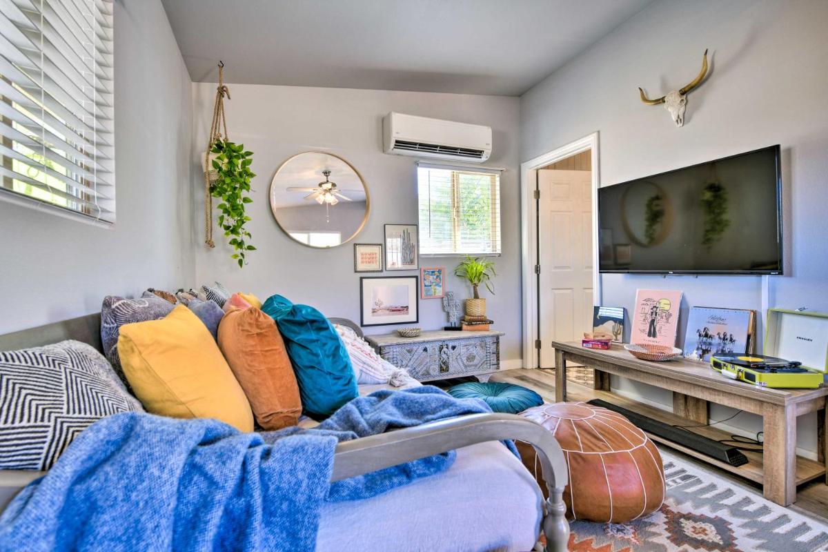 Charming Desert Cottage 11 Mi to Joshua Tree - Housity