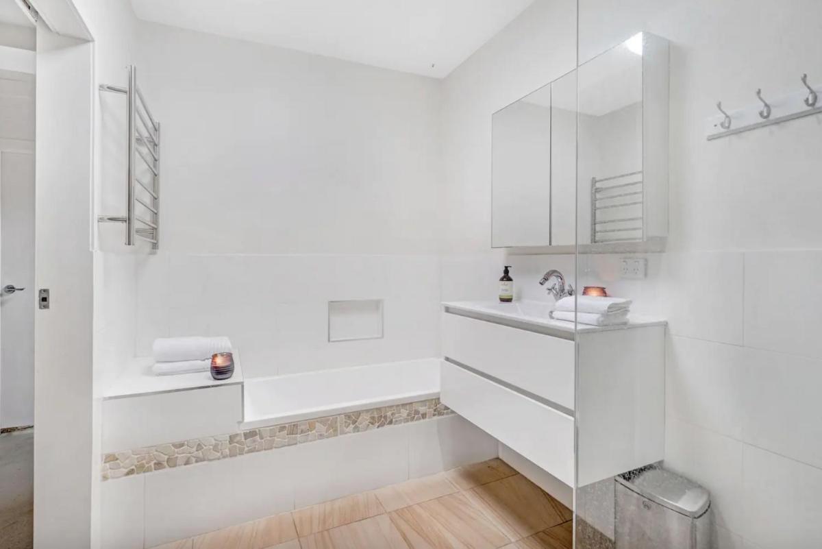 Beachside Family Entertainer - Housity