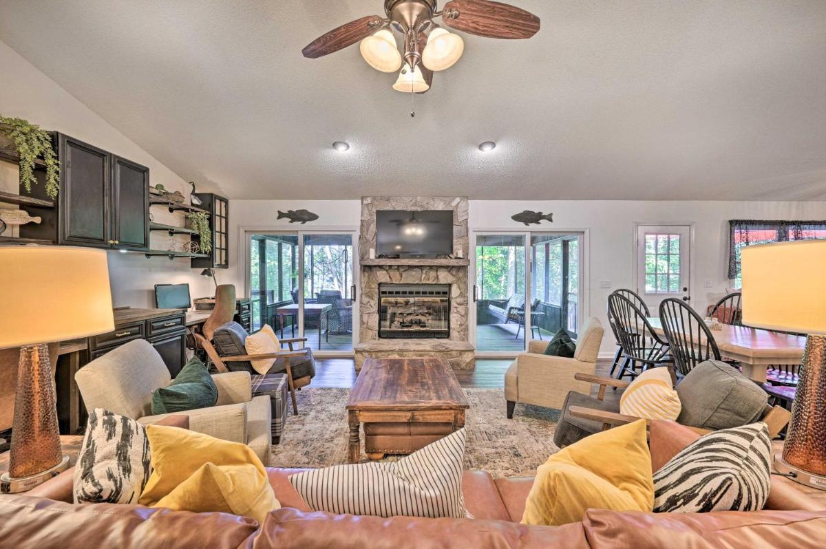 Lakefront Anderson Paradise Dock, Fire Pit! - Housity
