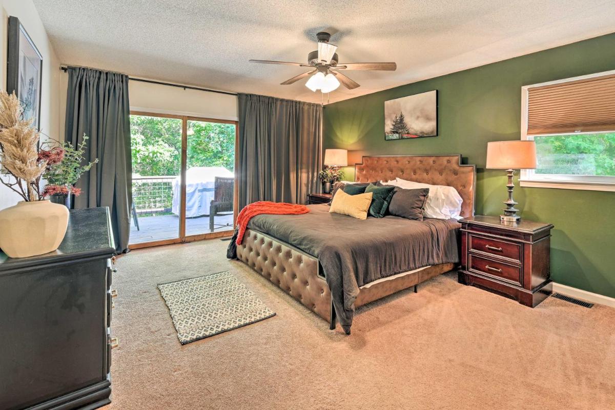 Lakefront Anderson Paradise Dock, Fire Pit! - Housity