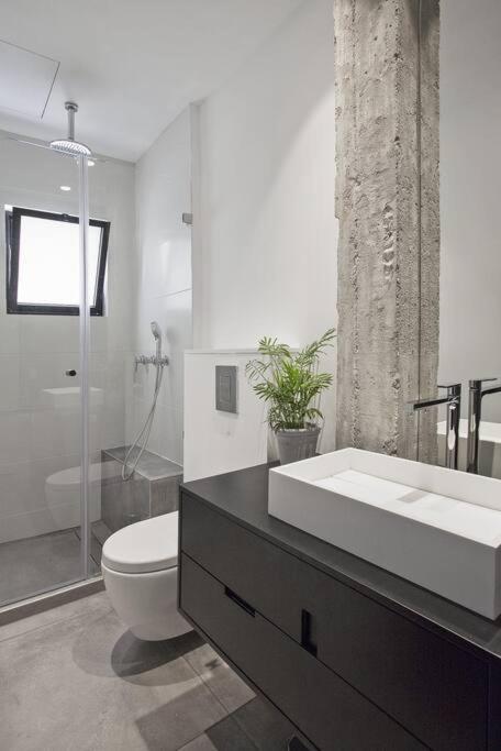Gorgeous 2BR in Nordau by Holiday-rentals - Housity