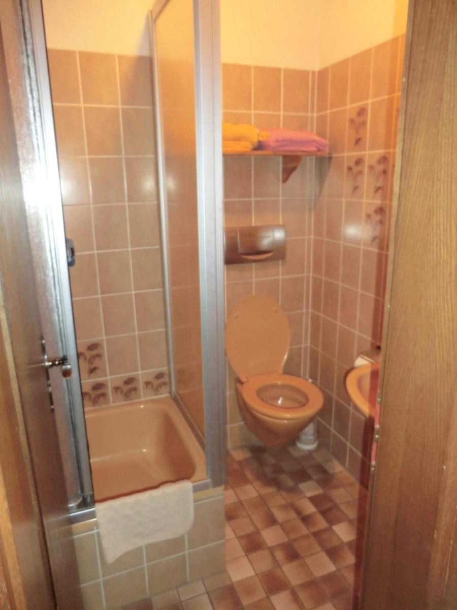 Ferienhaus-Schönwald im Herzen des Schwarzwaldes 2Zimmer-Wohnung & Terrasse & Whirlpool App16 - Housity