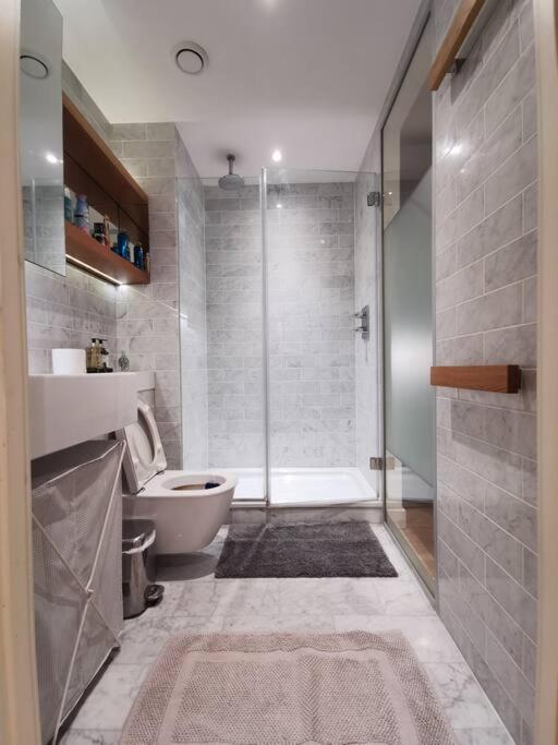 City Studio with Gym Spa Cinema Workspace - Housity
