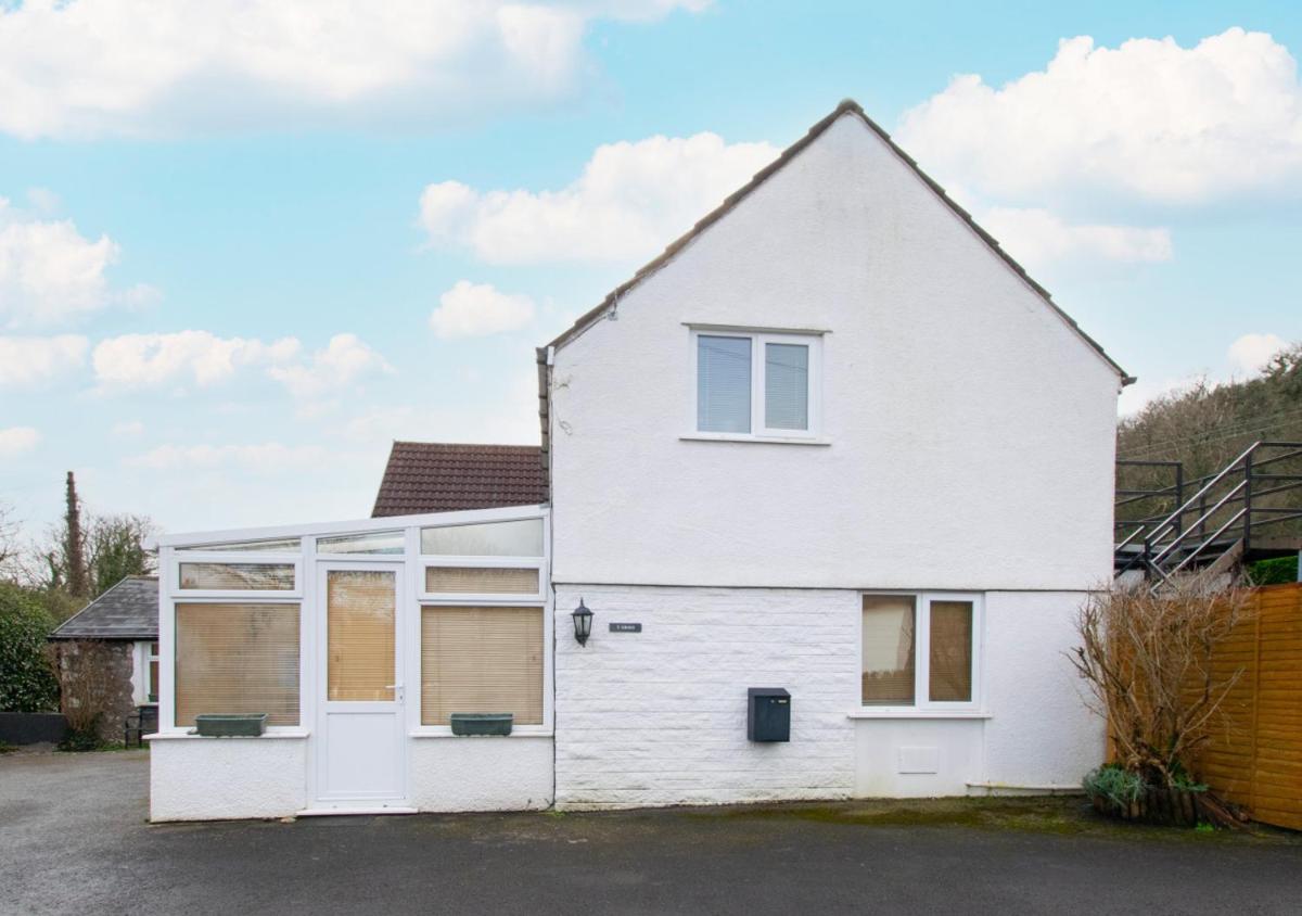 The Cross - Y Groes - Housity