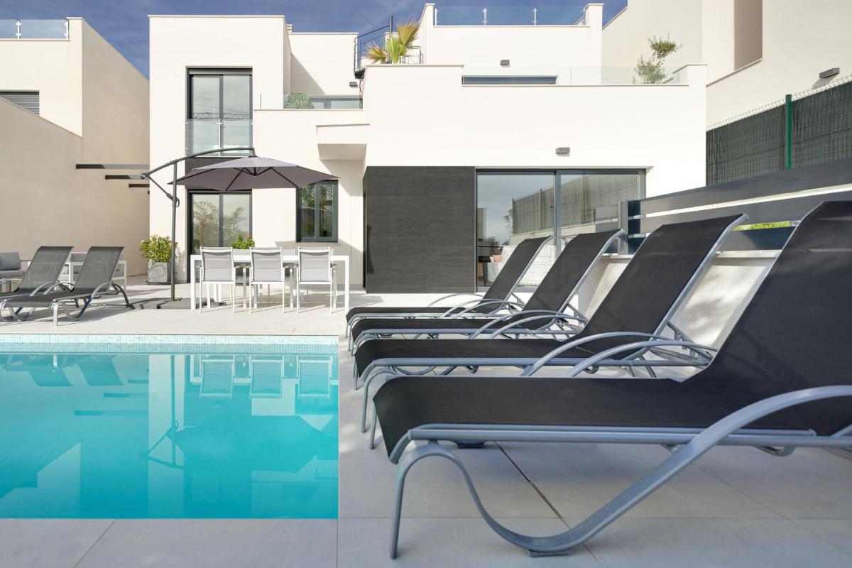 Villa Blanka, amazing villa with Hot tube & heated pool in Polop, Alicante - Housity