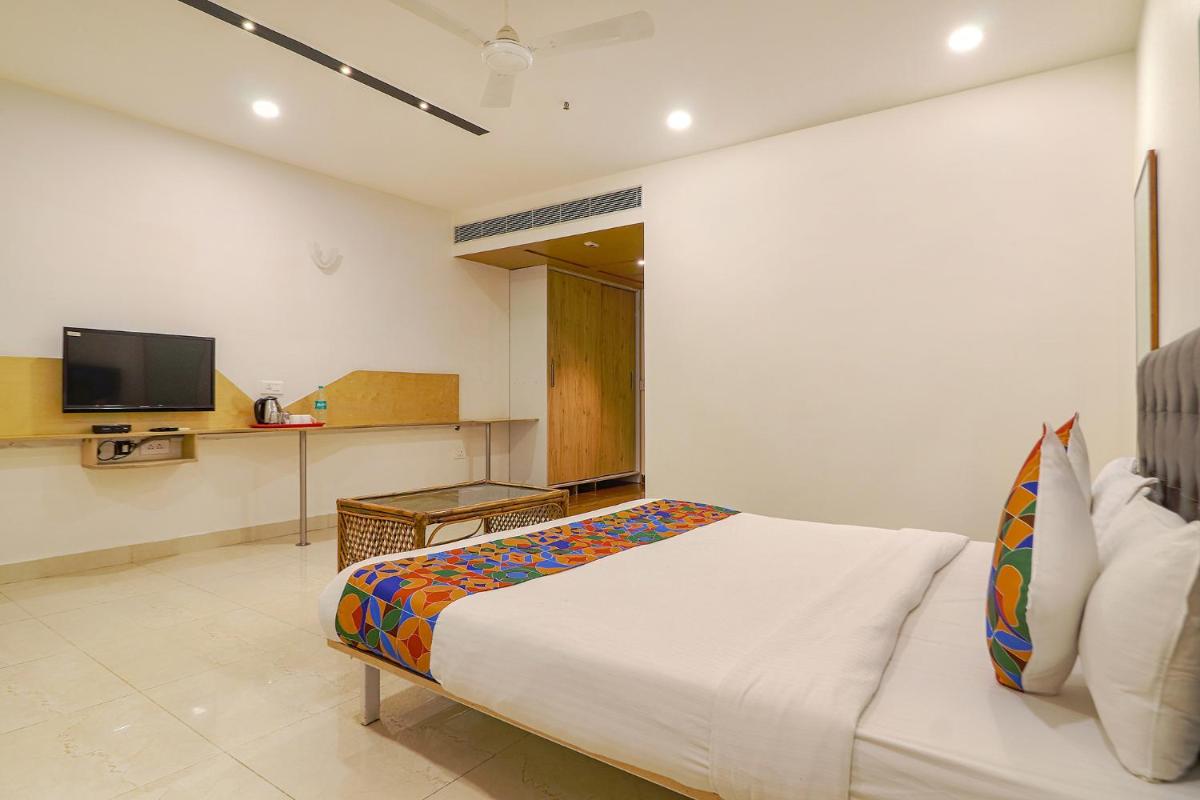 FabHotel Aamantran & Banquet Halls - Nr RTC X Roads Metro Station - Hizvo