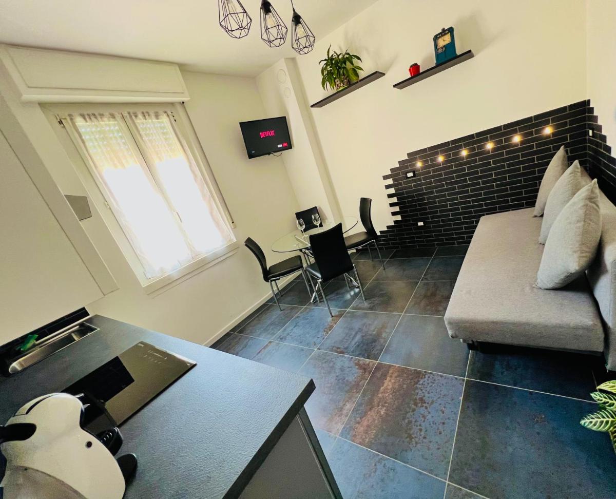 BLAXEJ, nel cuore di Verona, MODERNO ed ELEGANTE, 4 posti letto, Wi-Fi, Self Check In - Housity