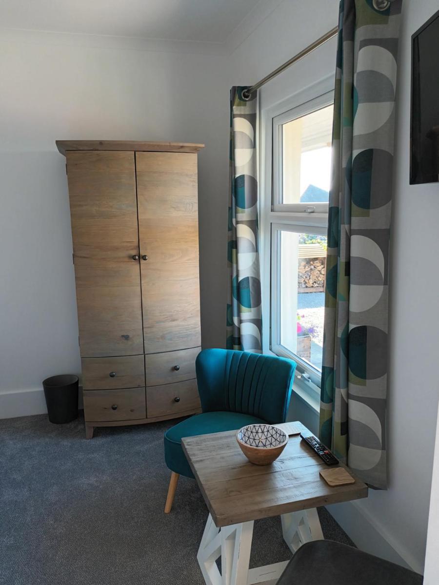 Contemporary one bed studio. Sea views and parking - Housity