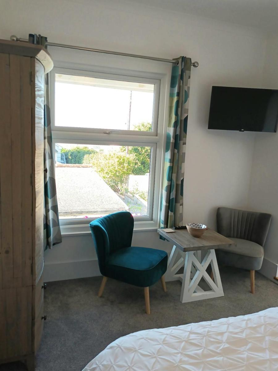Contemporary one bed studio. Sea views and parking - Housity