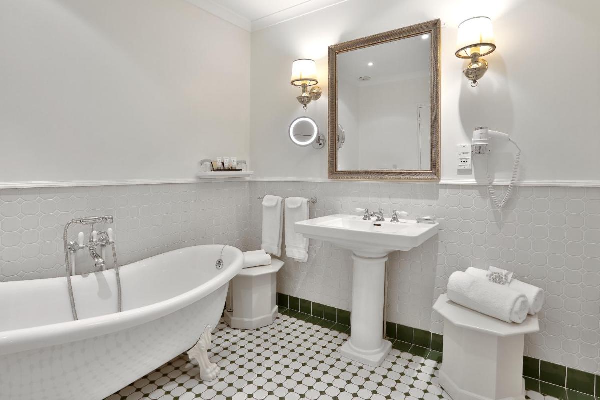 Salle de bains dans l'établissement Château des Vigiers