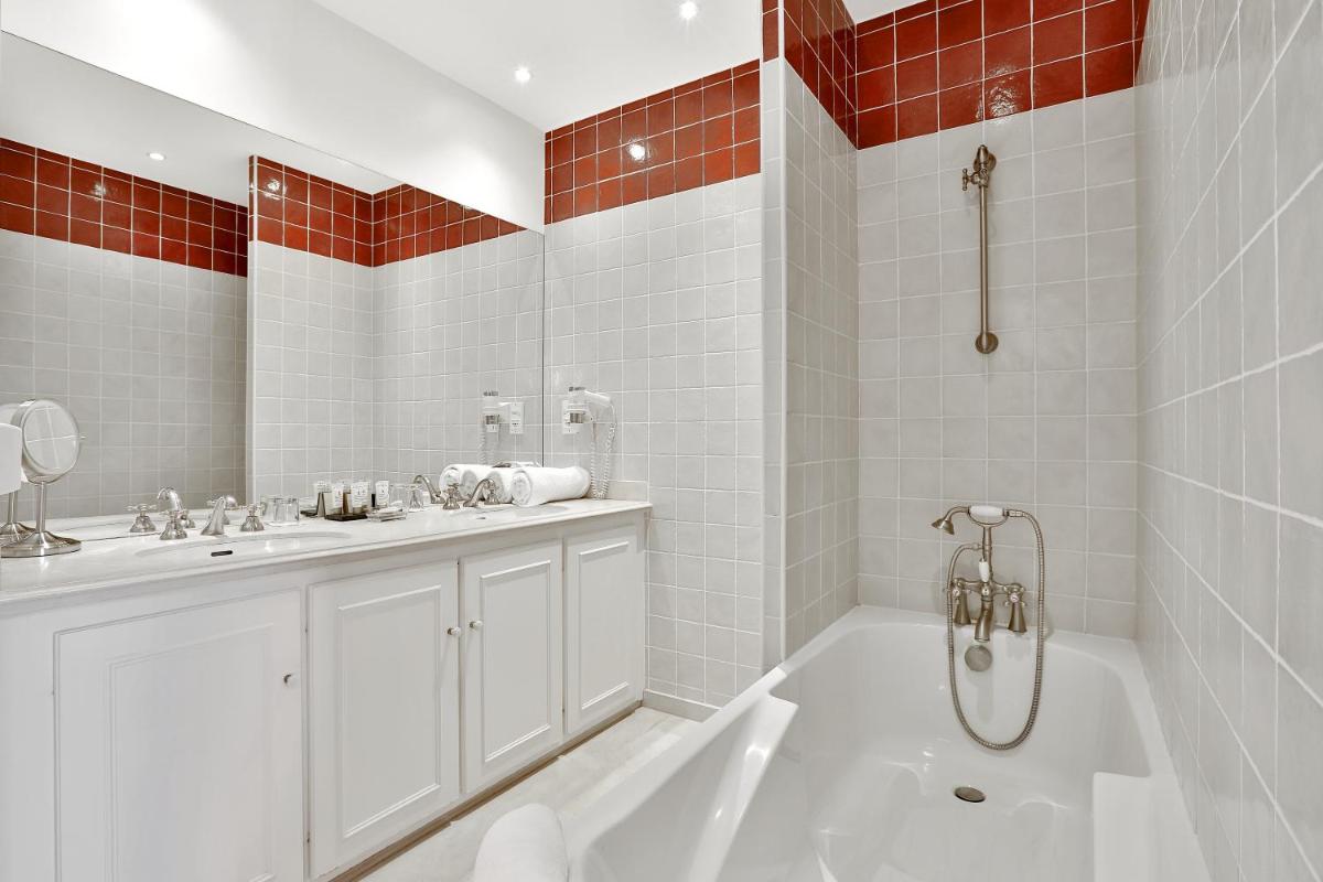Salle de bains dans l'établissement Château des Vigiers