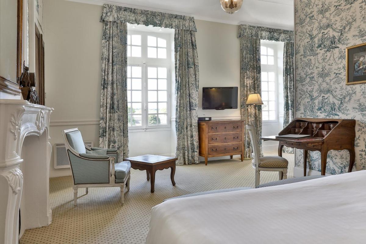 Télévision ou salle de divertissement dans l'établissement Château des Vigiers