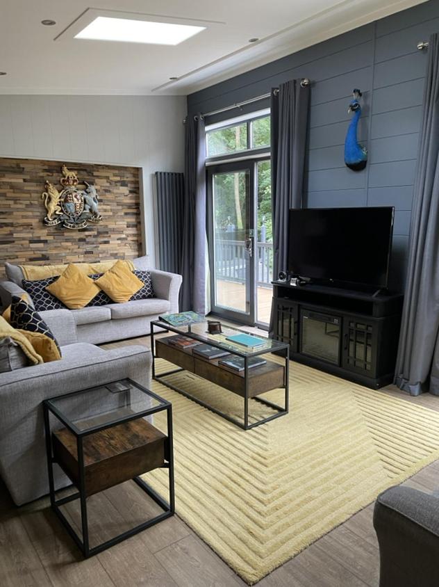 The Powys Lodge - Housity