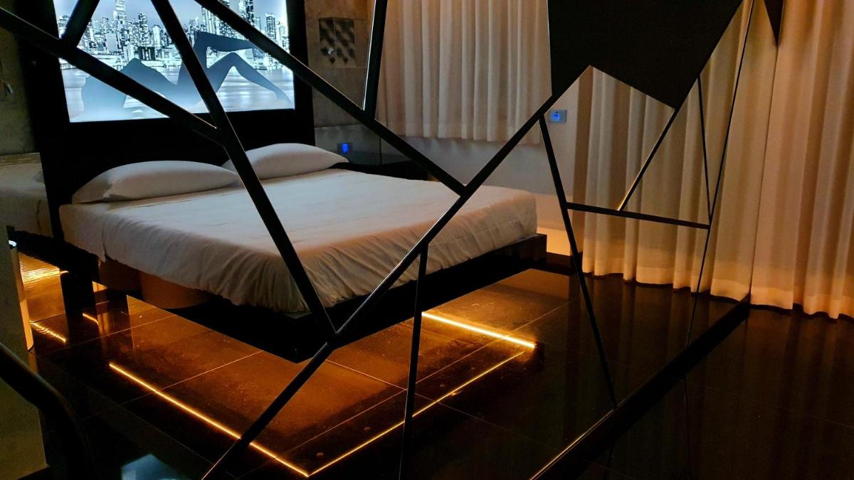 C rooms - Love Motel Monza - Housity