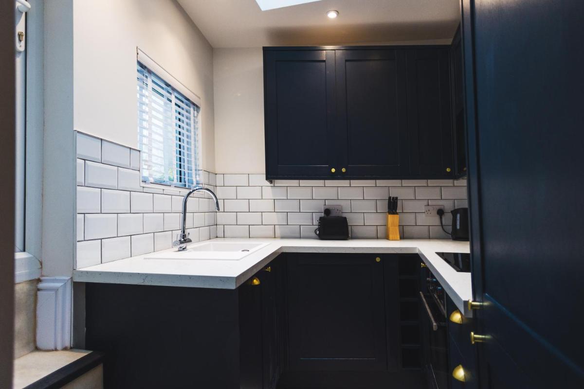 Cathys Cottage, Sun Trap Patio, Modern 3 Bed, Central, Parking - Housity