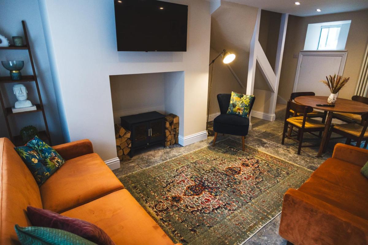 Cathys Cottage, Sun Trap Patio, Modern 3 Bed, Central, Parking - Housity