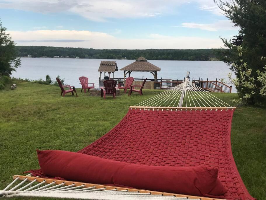 The Cedar at Mira Riverfront Getaway - Housity