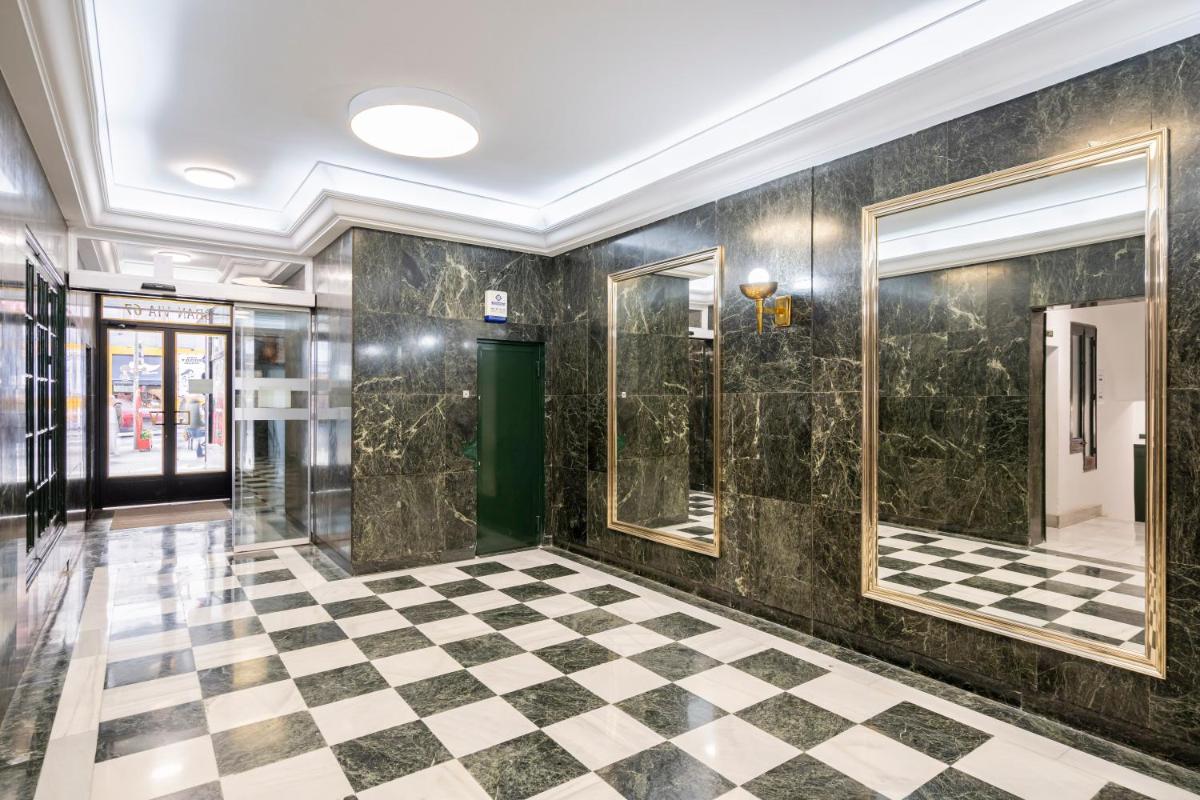 Room Plaza España - Housity