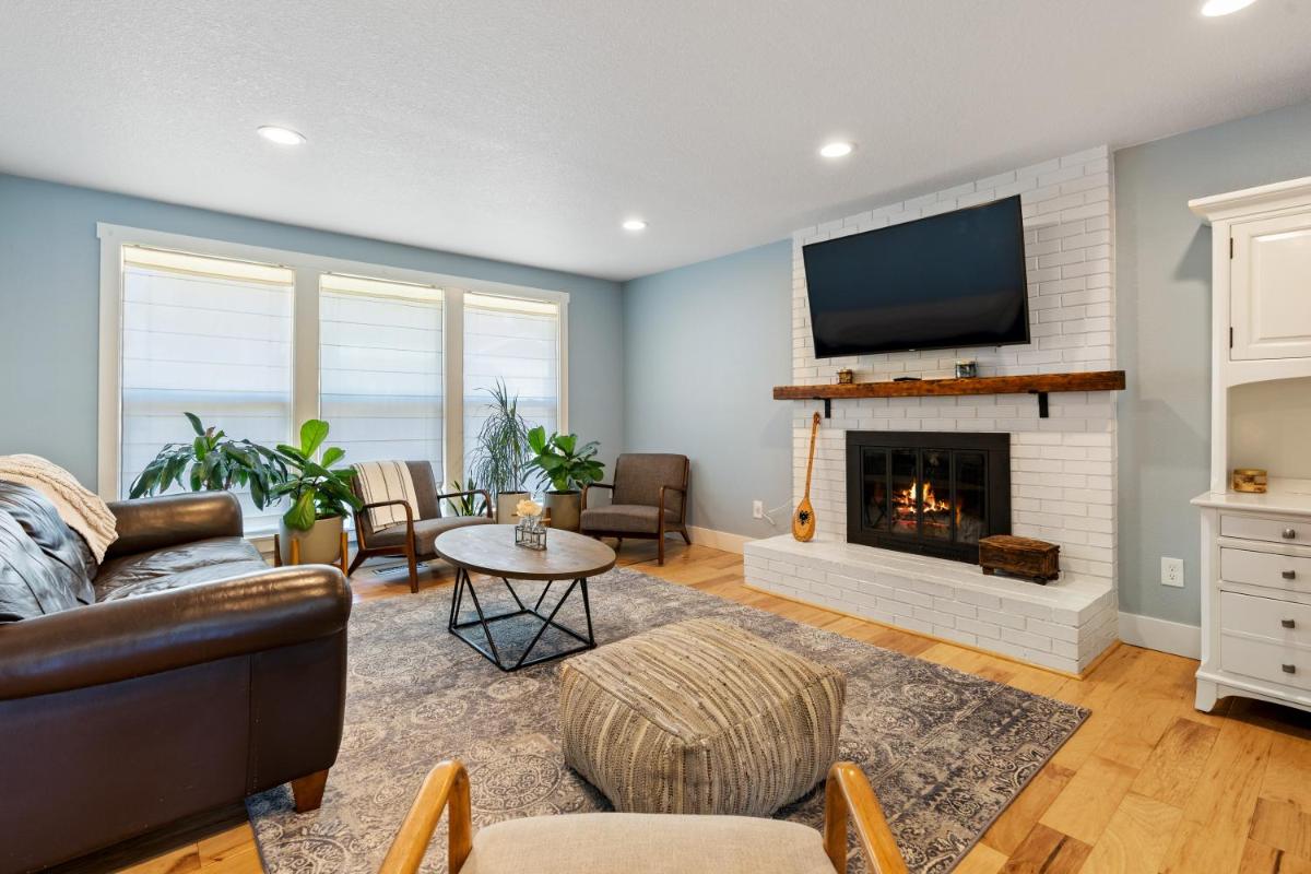 Family Friendly And Quiet Residential Oasis - Housity