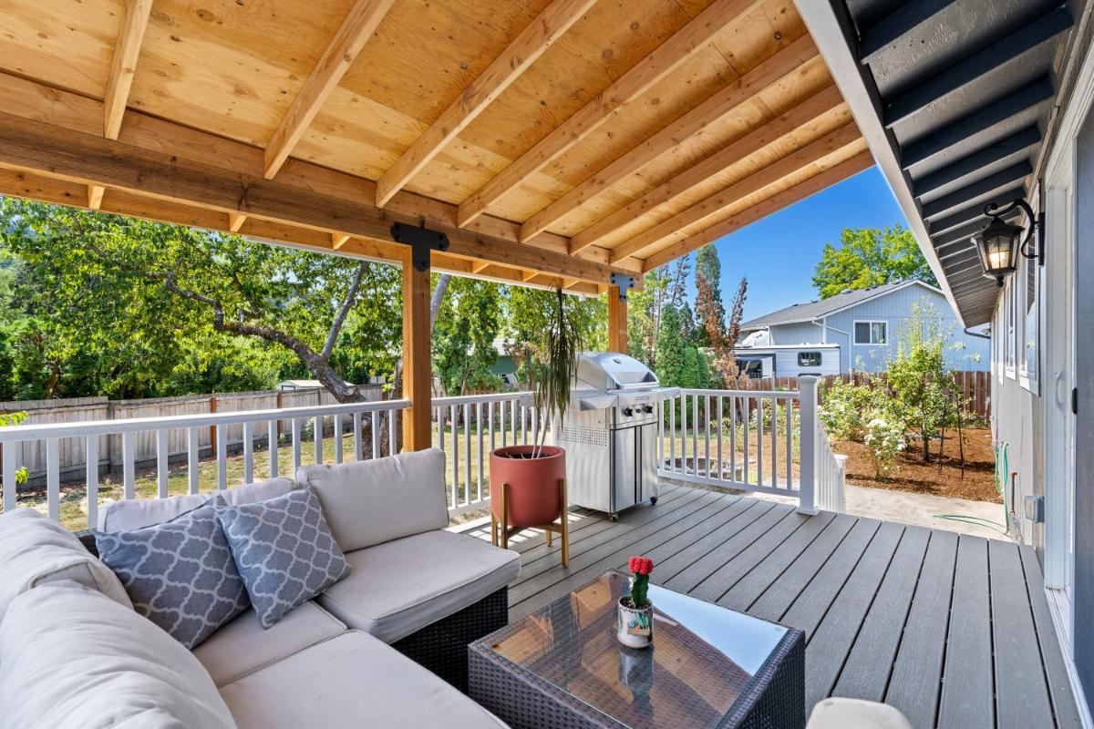 Family Friendly And Quiet Residential Oasis - Housity