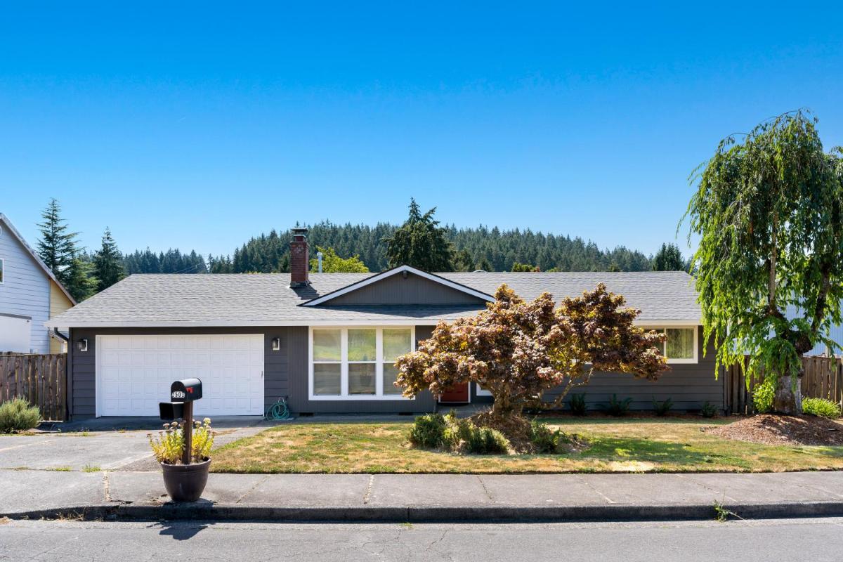 Family Friendly And Quiet Residential Oasis - Housity