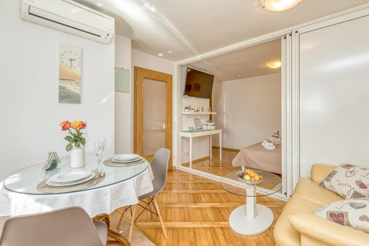 Lili Kastav - Housity