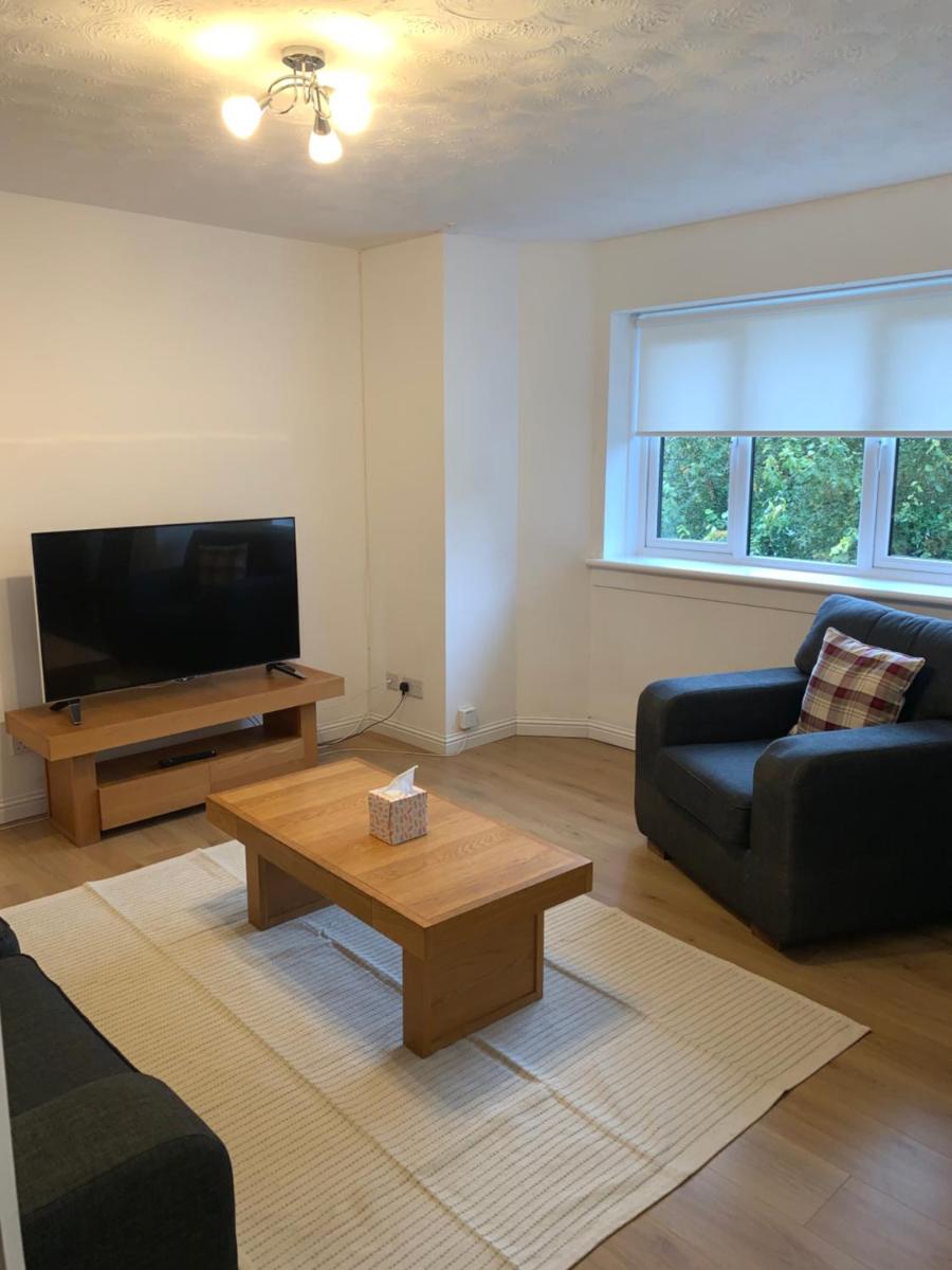Lovely 2-bedroom apartment with free parking. - Housity