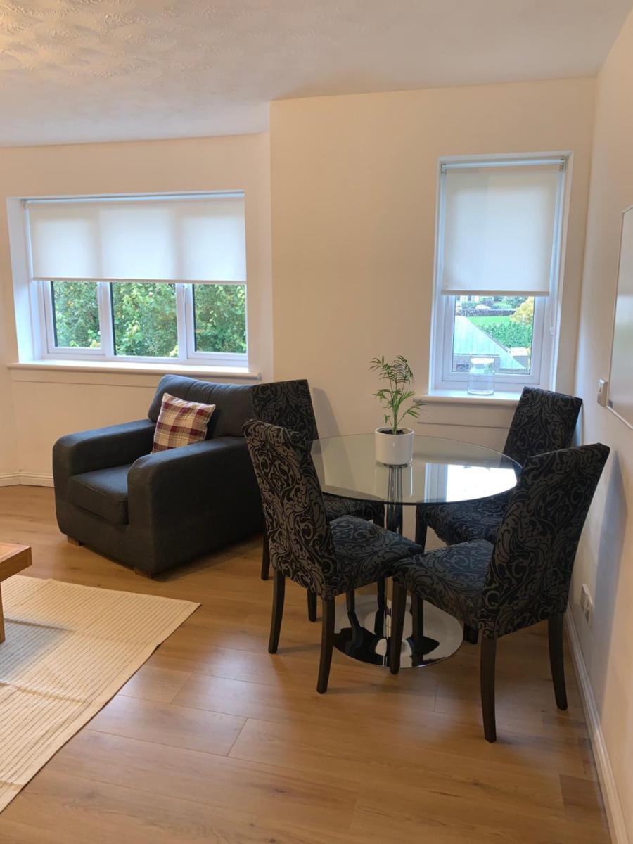 Lovely 2-bedroom apartment with free parking. - Housity