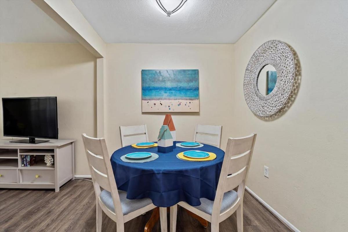 Sea Escape - Condo with Pool Hot Tub Plus Private Community Beach - Housity