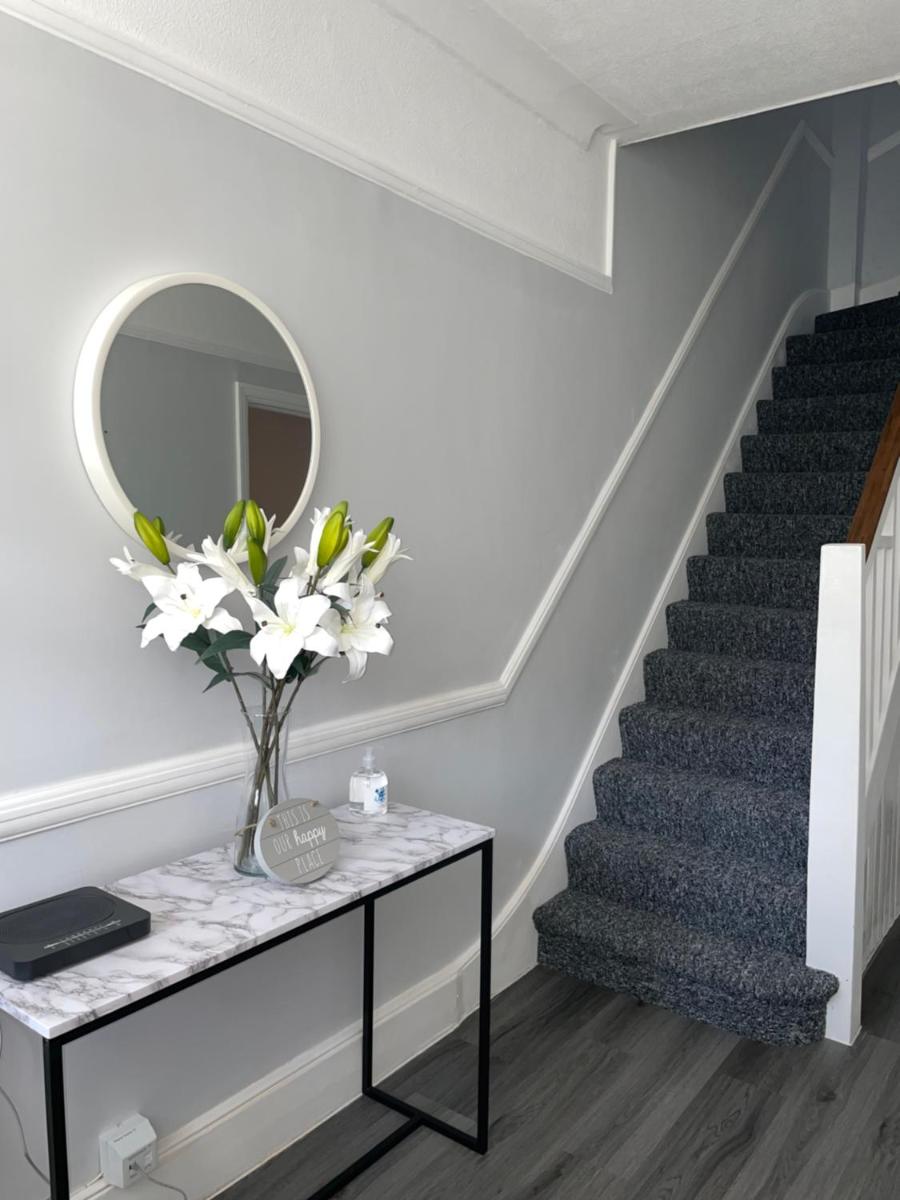 Modern 4 Bedroom House 10 mins from East Croydon with Garden and Free parking - Housity