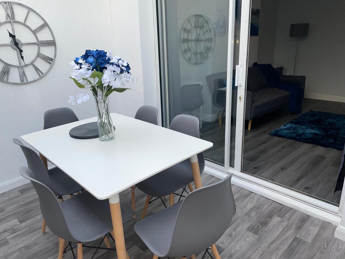 Modern 4 Bedroom House 10 mins from East Croydon with Garden and Free parking - Housity