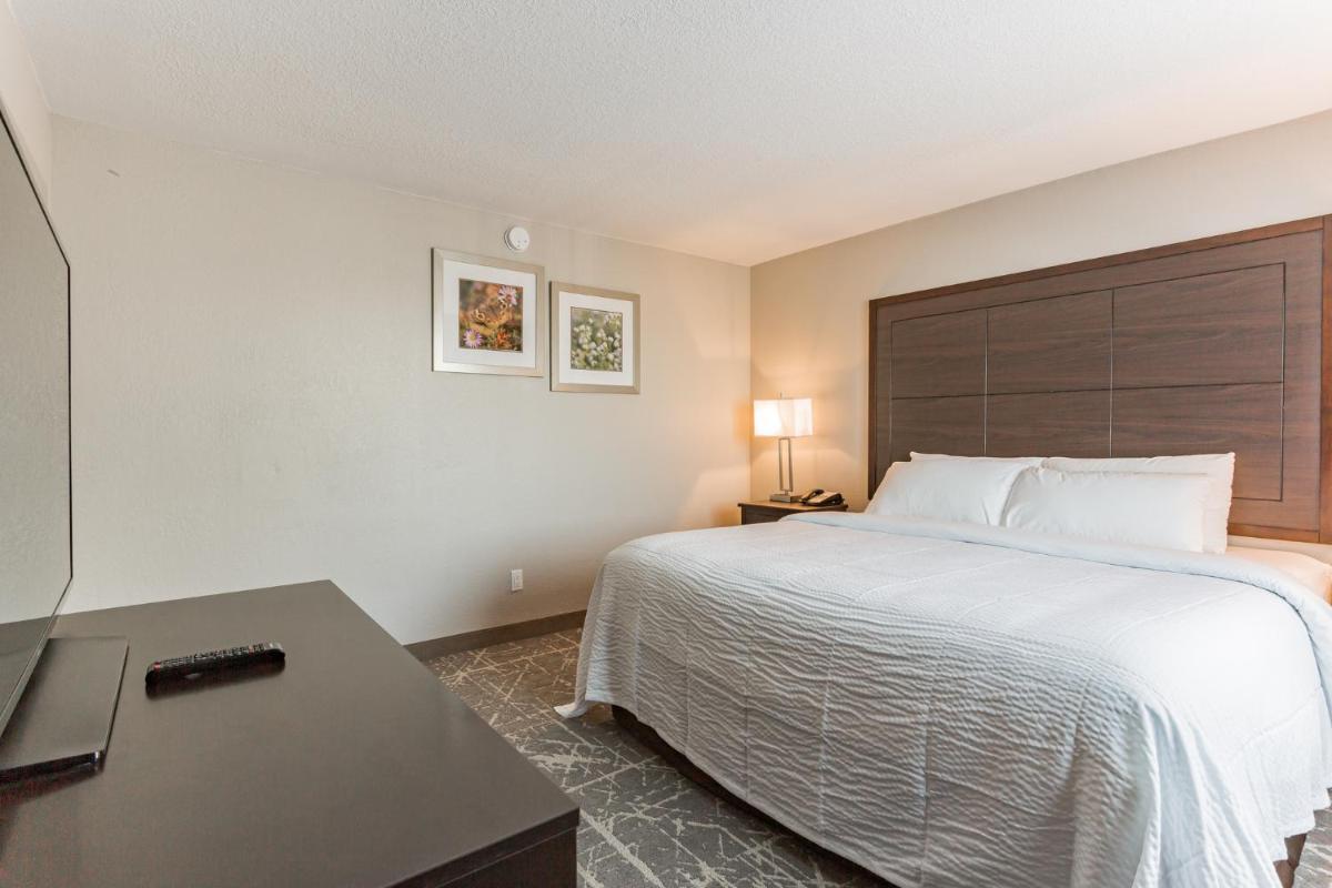 Orangewood Inn & Suites Kansas City Airport - Housity