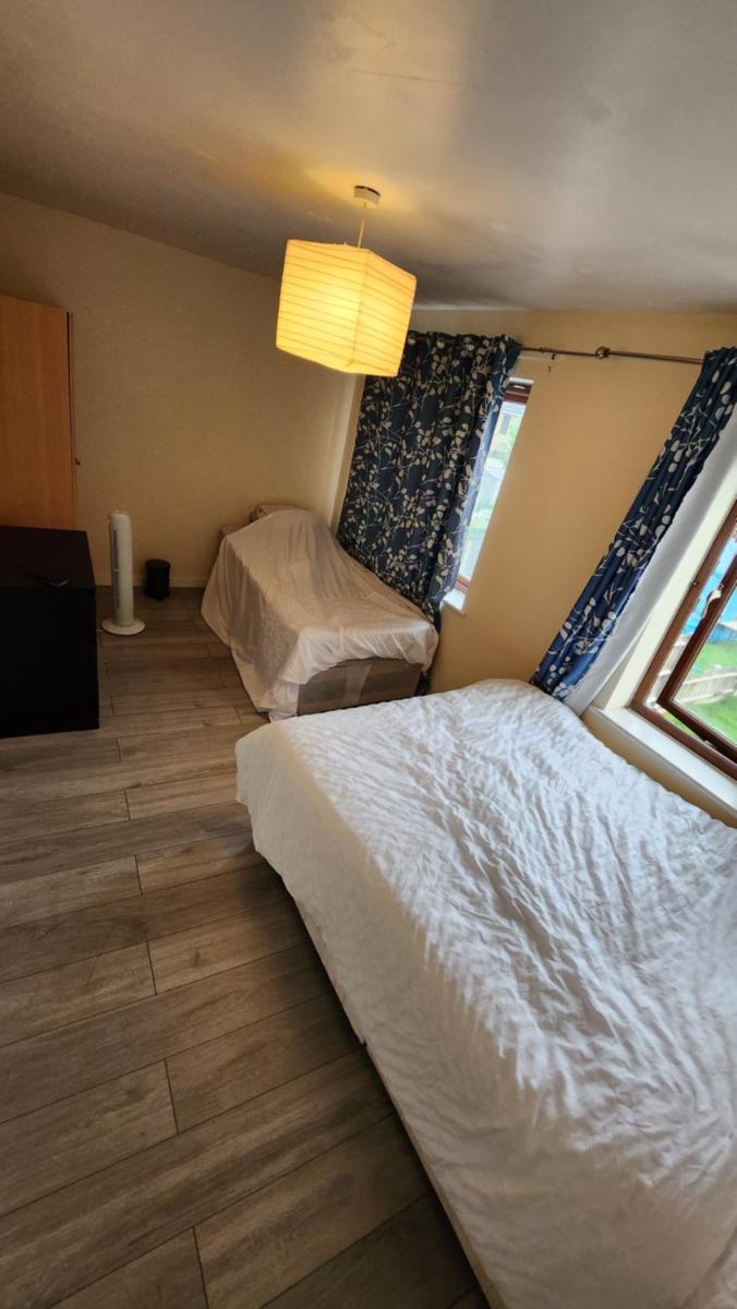 NO Close To Central London 4 Bedroom House - Housity