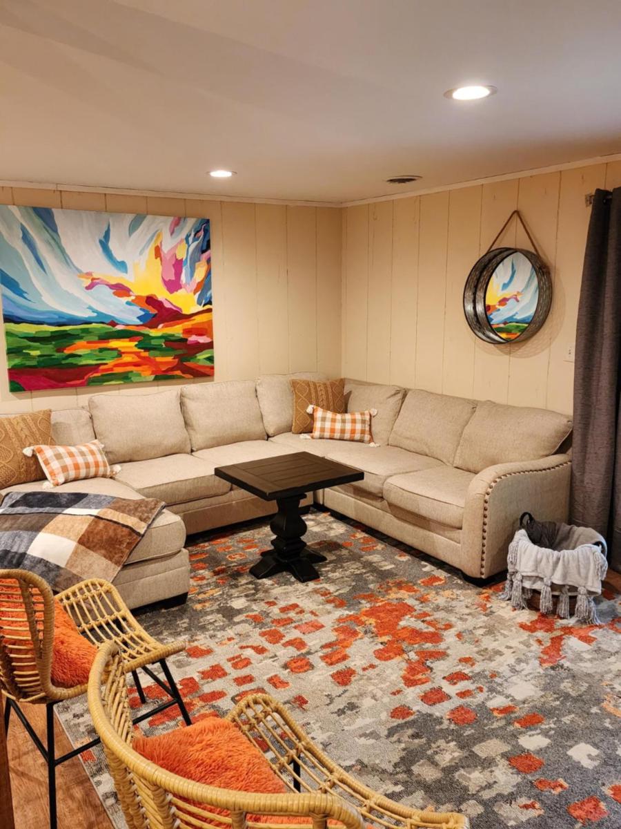 Beautiful Lakefront Cottage with Boat Dock - Housity