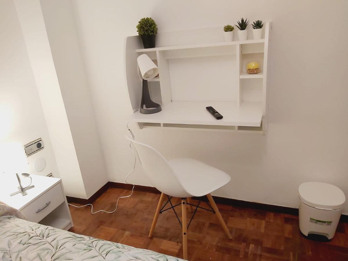 Bernie's Roomss - Housity