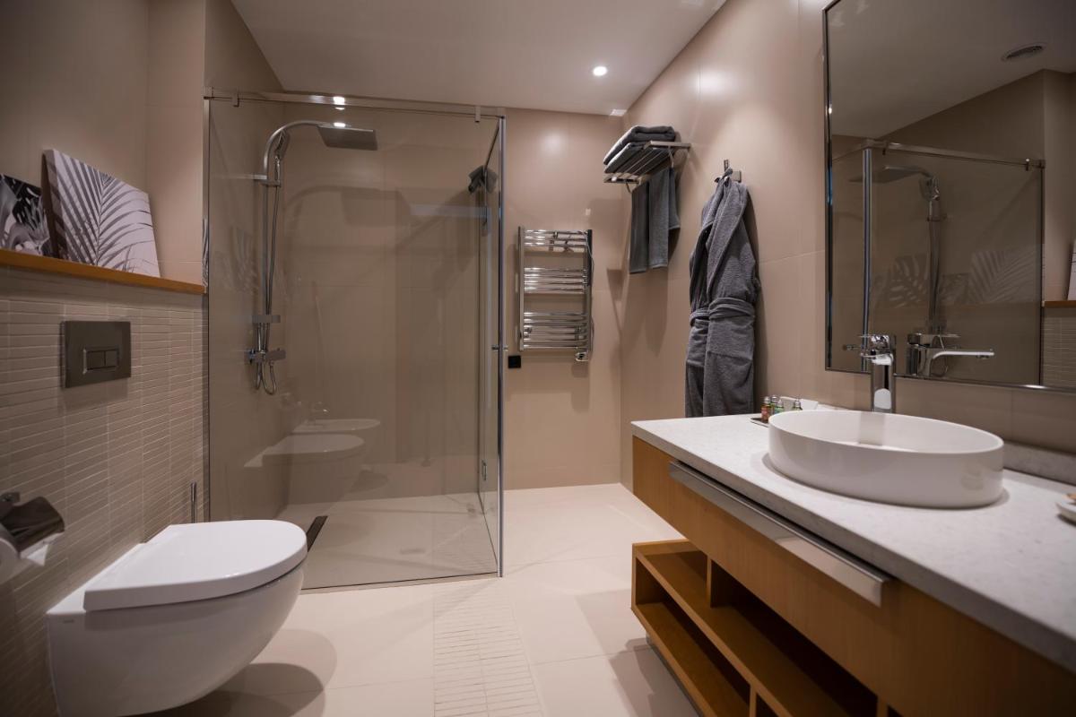 Sea Breeze White Villas 2 - Housity