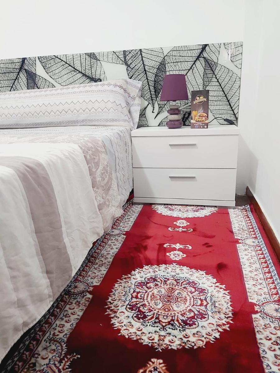 Bernie's Roomss - Housity