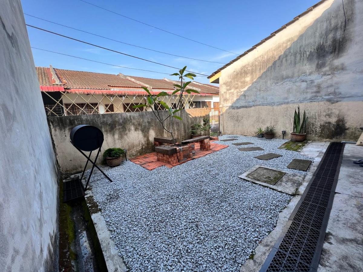 Suitetrails - HUJAN GUEST HOUSE