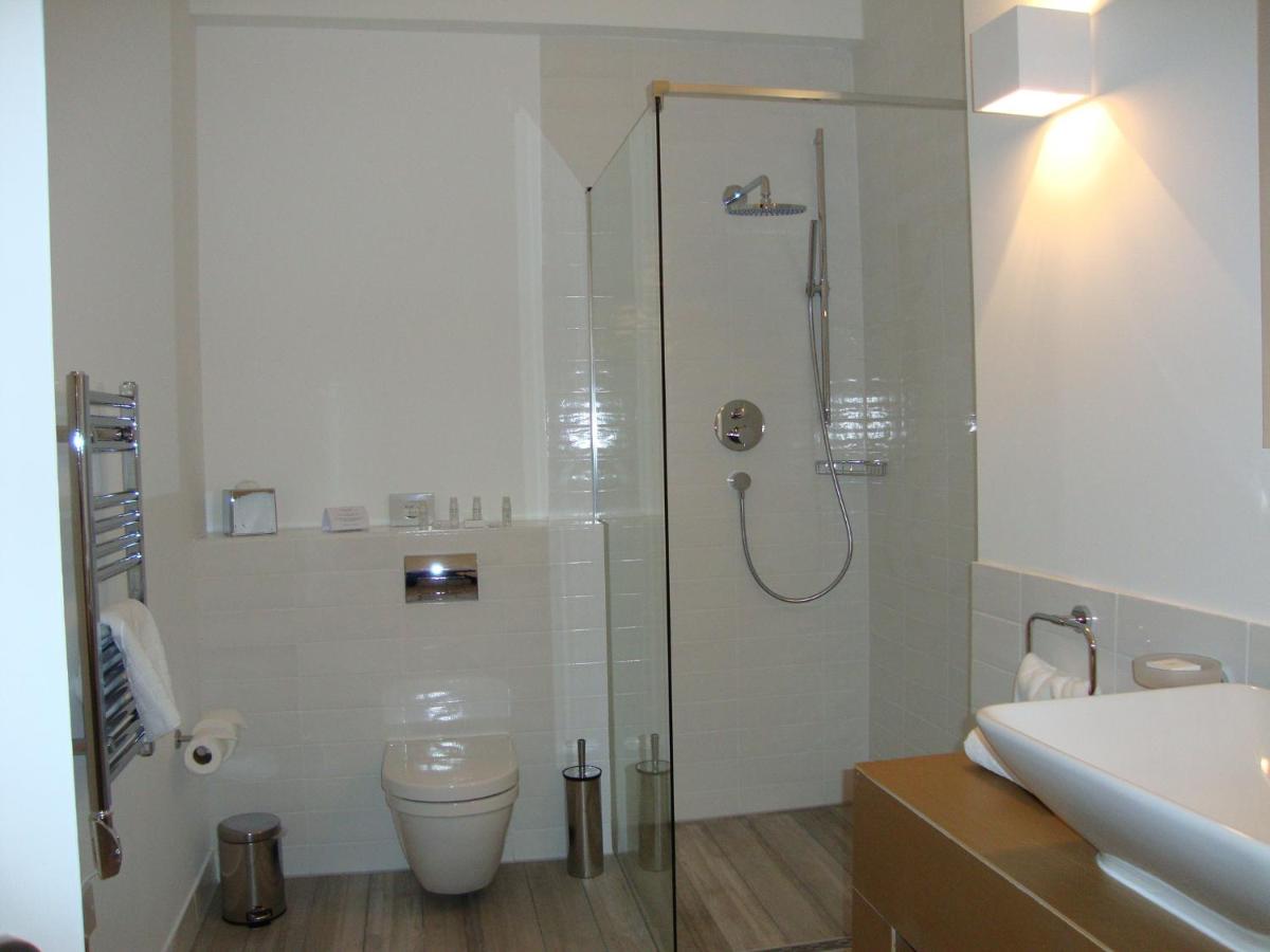 Coulsdon Manor Hotel and Golf Club - Housity