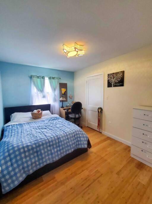 5 star Room/Close to town center and everything/5 min walk metro - Housity