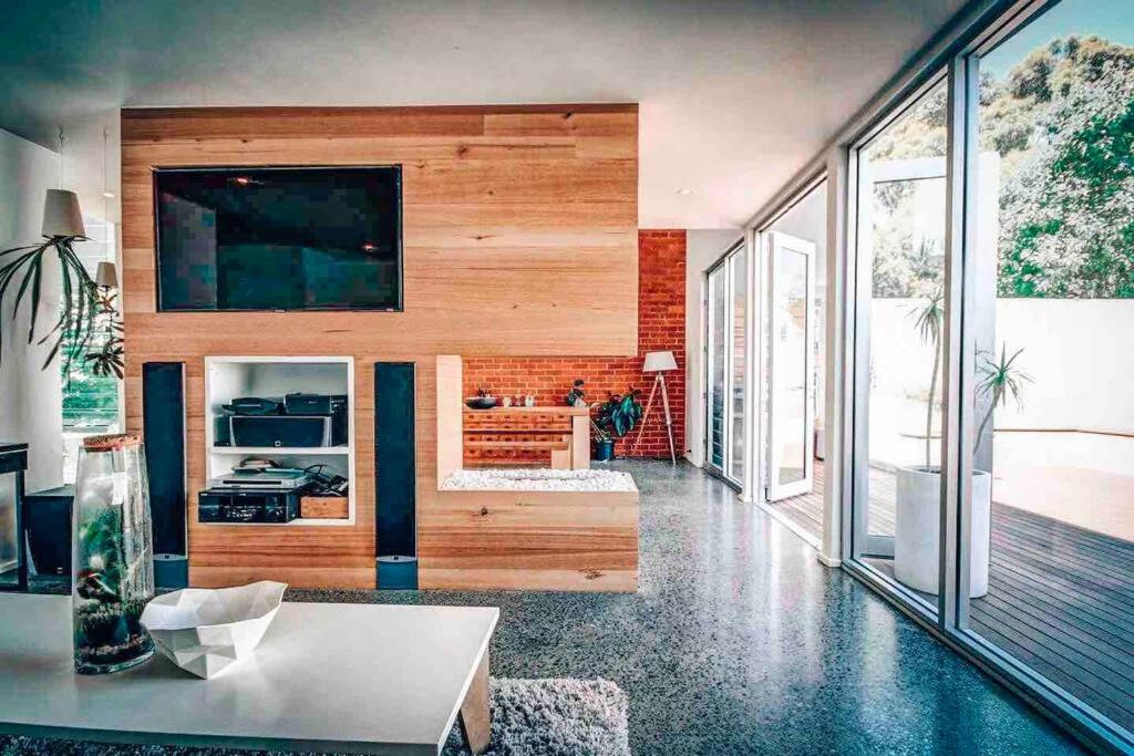 Modern house close to CBD & Adelaide Oval - Housity